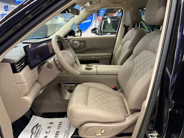 IM Motors LS9 — Фото автомобиля 8