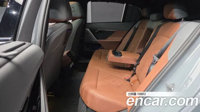 BMW 5 Series G60 — Фото автомобиля 18