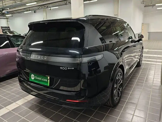 Lynk & Co 900 — Фото автомобиля 6