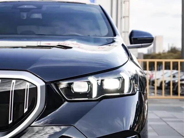 BMW 5 Series — Фото автомобиля 6