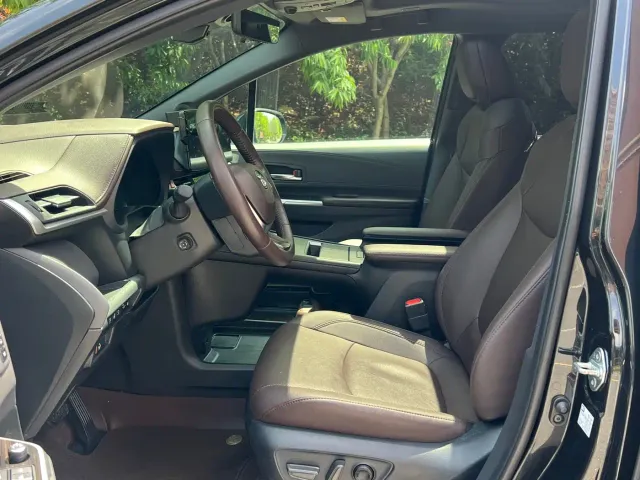 Toyota Sienna — Фото автомобиля 7