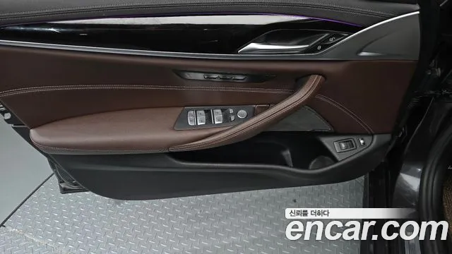 BMW 5 Series G30 — Фото автомобиля 12