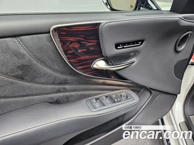 Lexus LS — Фото автомобиля 14