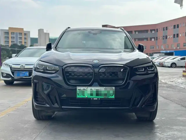 BMW iX3 — Фото автомобиля 4