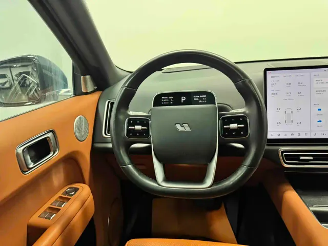 Li Auto L8 — Фото автомобиля 14