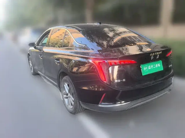 Hongqi E-QM5 — Фото автомобиля 4