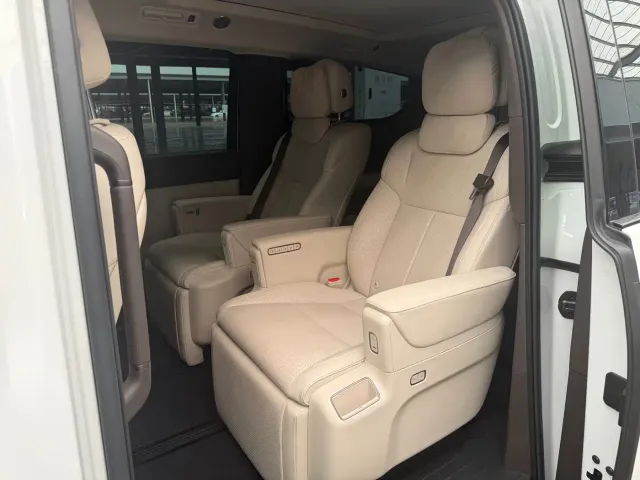 Li Auto MEGA — Фото автомобиля 5