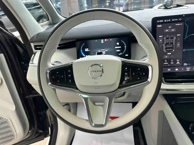 Volvo EM90 — Фото автомобиля 13