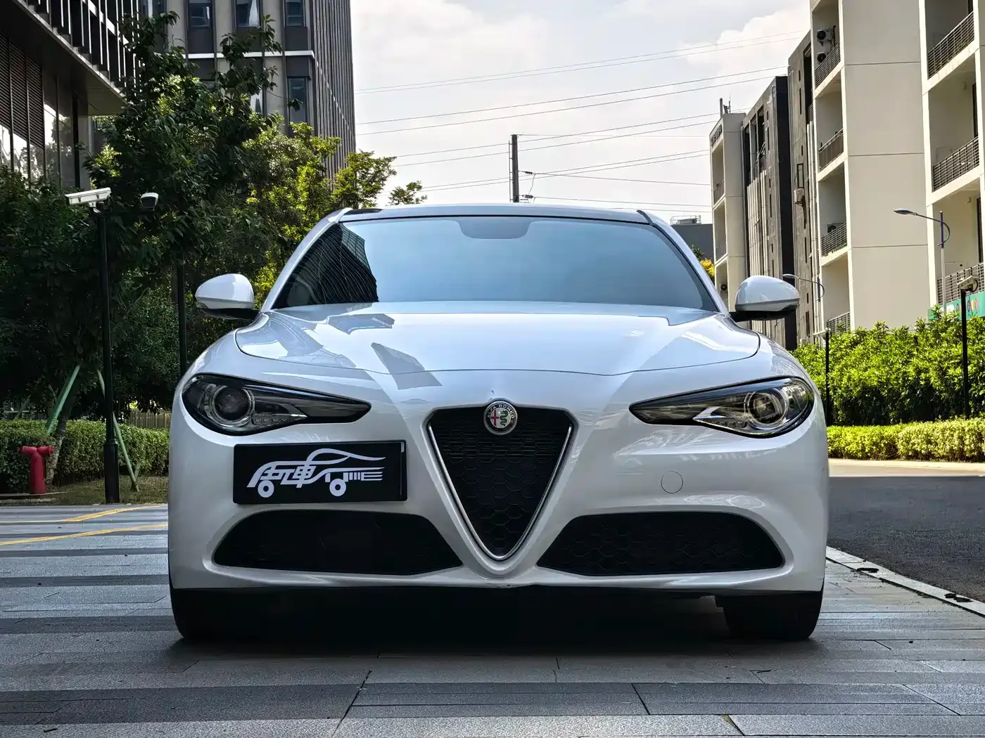 Alfa Romeo Giulia 2021 2.0T 280HP Luxury — Фото автомобиля 2