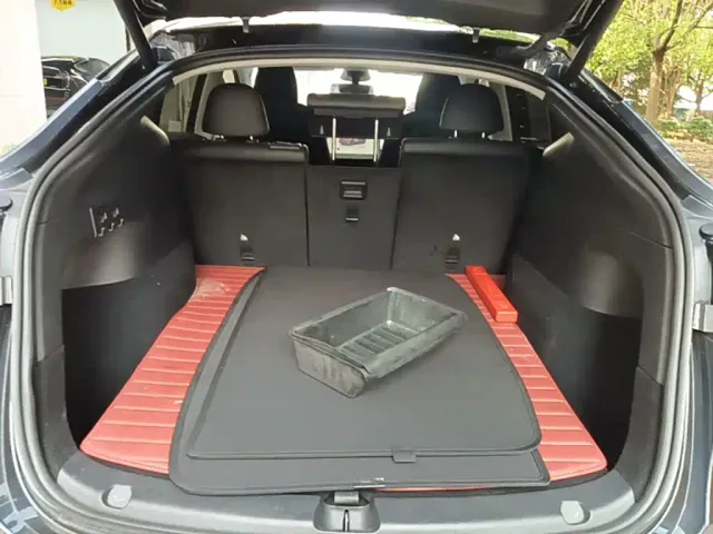Tesla Model Y — Фото автомобиля 18