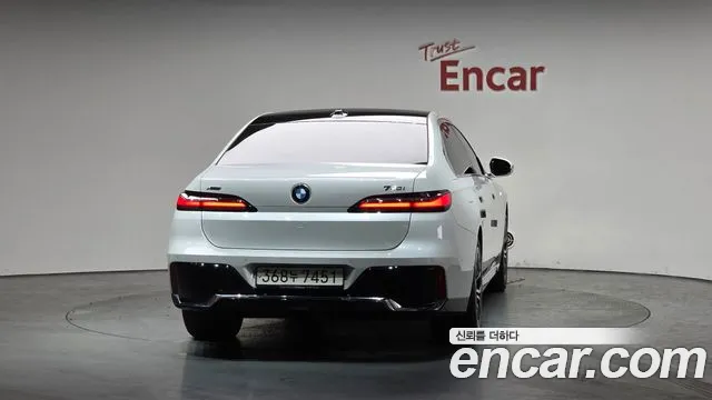 BMW 7 Series G70 — Фото автомобиля 3