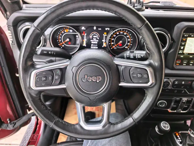 Jeep Wrangler — Фото автомобиля 18