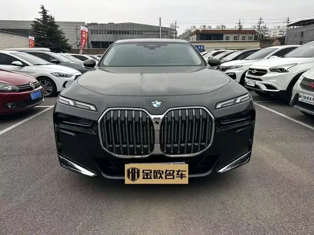 BMW 7 Series — Фото автомобиля 2