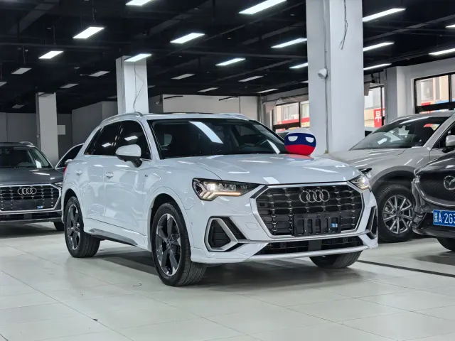 Audi Q3 — Фото автомобиля 3