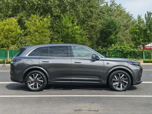Li Auto L7 — Фото автомобиля 11