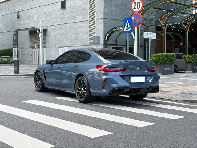 BMW M8 — Фото автомобиля 11
