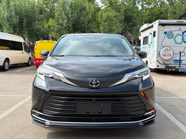 Фотография автомобиля — Toyota Sienna