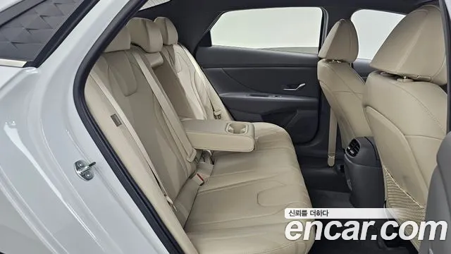 Hyundai AVANTE Новый Avante (CN7) — Фото автомобиля 10