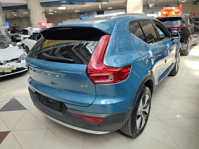 Volvo XC40 — Фото автомобиля 6