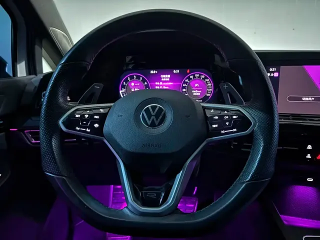 Volkswagen Golf — Фото автомобиля 12