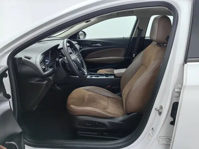 Buick Regal — Фото автомобиля 10