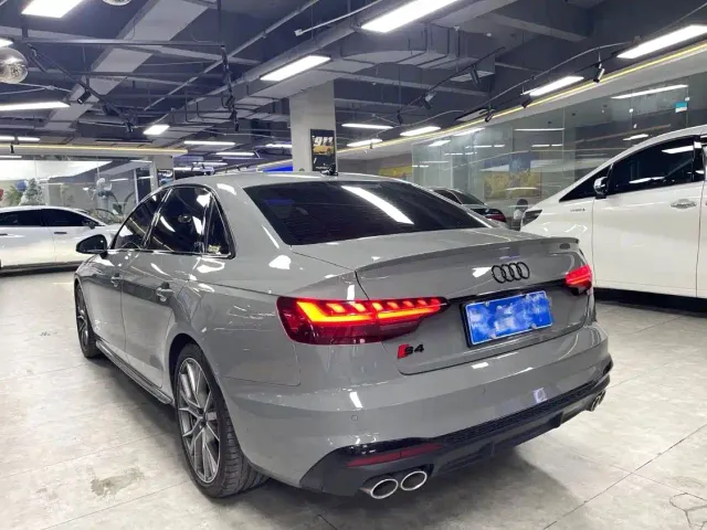 Audi S4 — Фото автомобиля 6