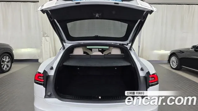 Tesla Model S — Фото автомобиля 26