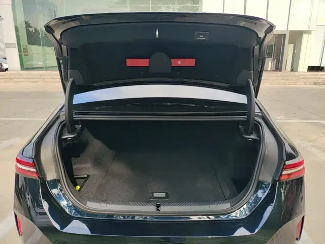 BMW i5 — Фото автомобиля 18