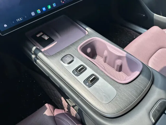 Xiaomi SU7 — Фото автомобиля 22