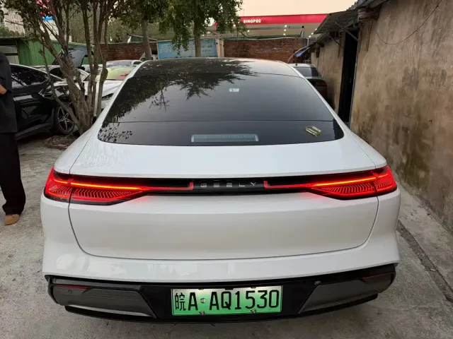 Geely Galaxy E8 — Фото автомобиля 8
