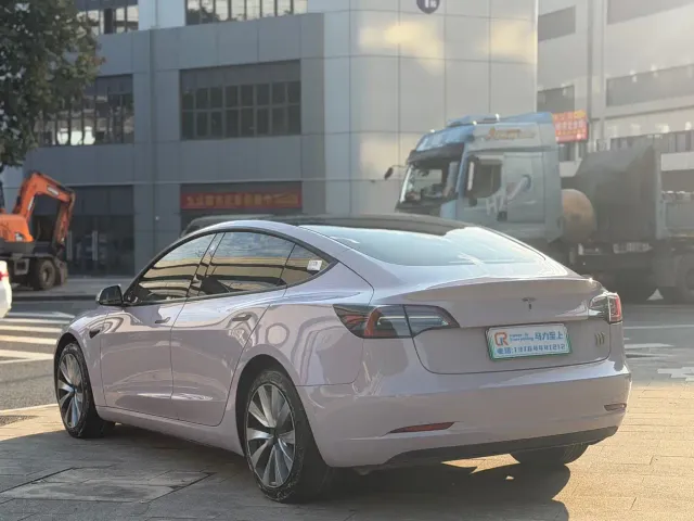 Tesla Model 3 — Фото автомобиля 6