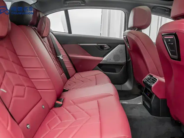 BMW 5 Series — Фото автомобиля 16