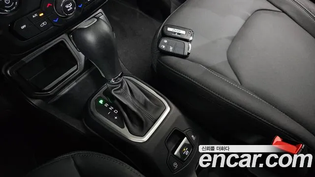 Jeep Renegade — Фото автомобиля 8