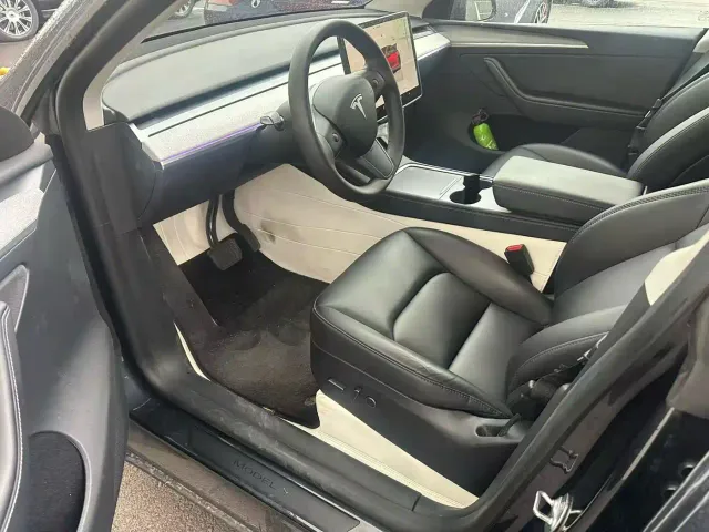 Tesla Model Y — Фото автомобиля 2