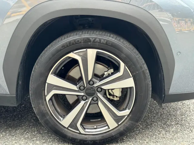 Geely Boyue L — Фото автомобиля 11