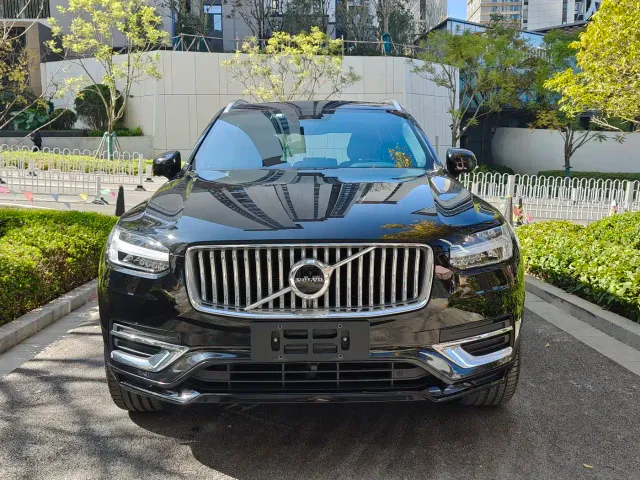 Volvo XC90 — Фото автомобиля 2