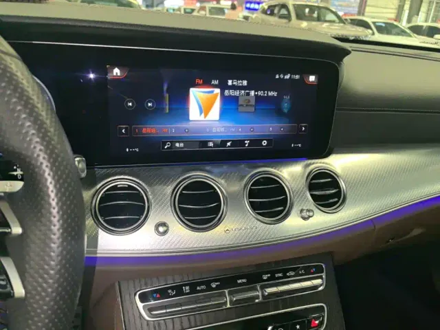 Mercedes-Benz E-Class — Фото автомобиля 12
