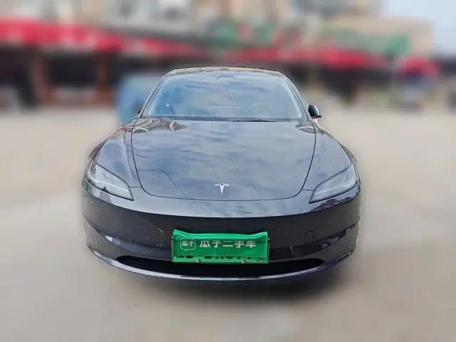 Tesla Model 3 — Фото автомобиля 2