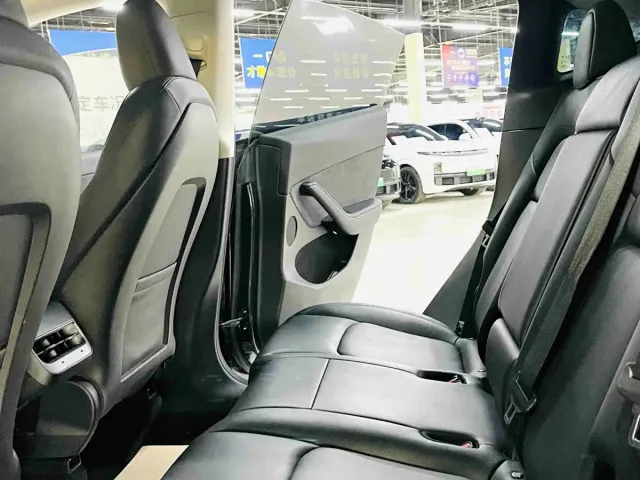Tesla Model Y — Фото автомобиля 8