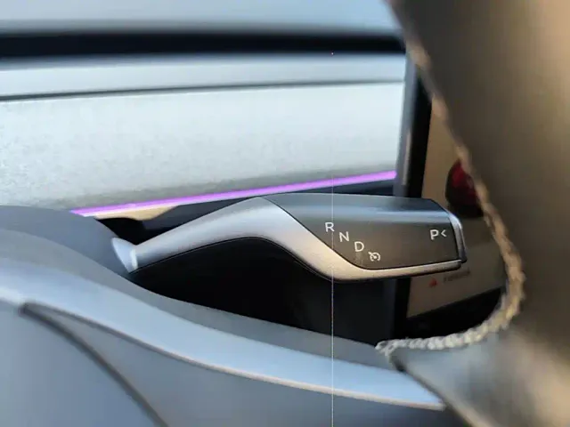 Tesla Model Y — Фото автомобиля 13