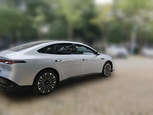Nissan N7 — Фото автомобиля 4
