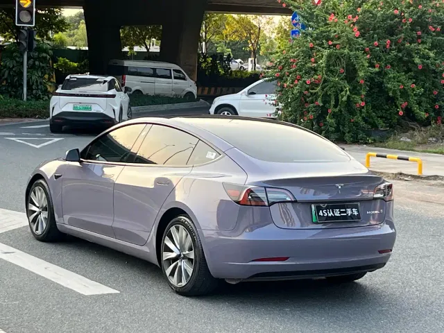 Tesla Model 3 — Фото автомобиля 4