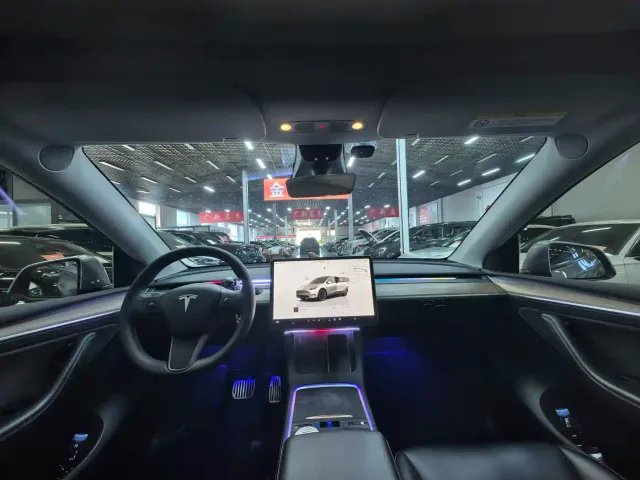 Tesla Model Y — Фото автомобиля 5