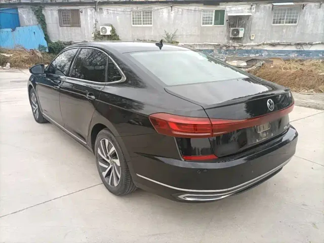 Volkswagen Passat — Фото автомобиля 4