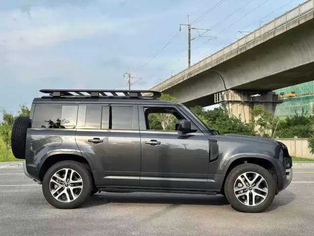 Land Rover Defender — Фото автомобиля 6