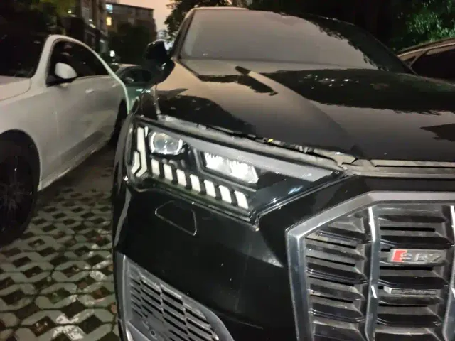 Audi Q7 — Фото автомобиля 7
