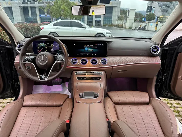 Mercedes-Benz E-Class — Фото автомобиля 12