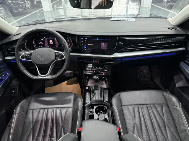 Volkswagen Passat — Фото автомобиля 7