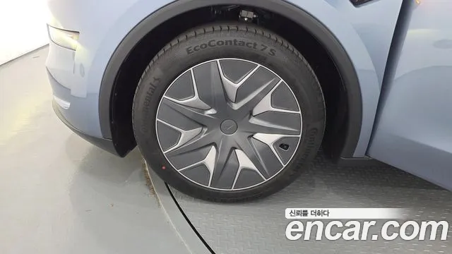 Tesla Model Y — Фото автомобиля 4