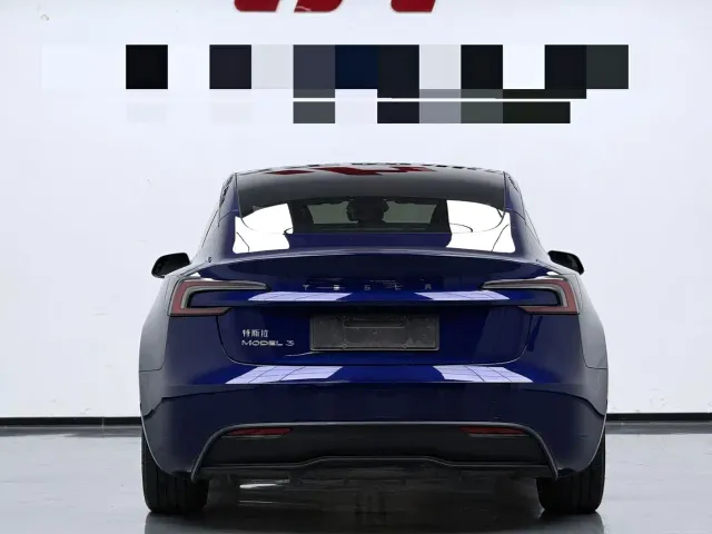 Tesla Model 3 — Фото автомобиля 9